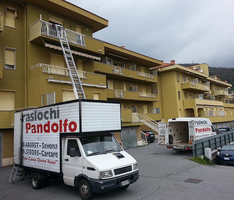 traslochi pandolfo camion medio furgone montacarica - Traslochi savona
